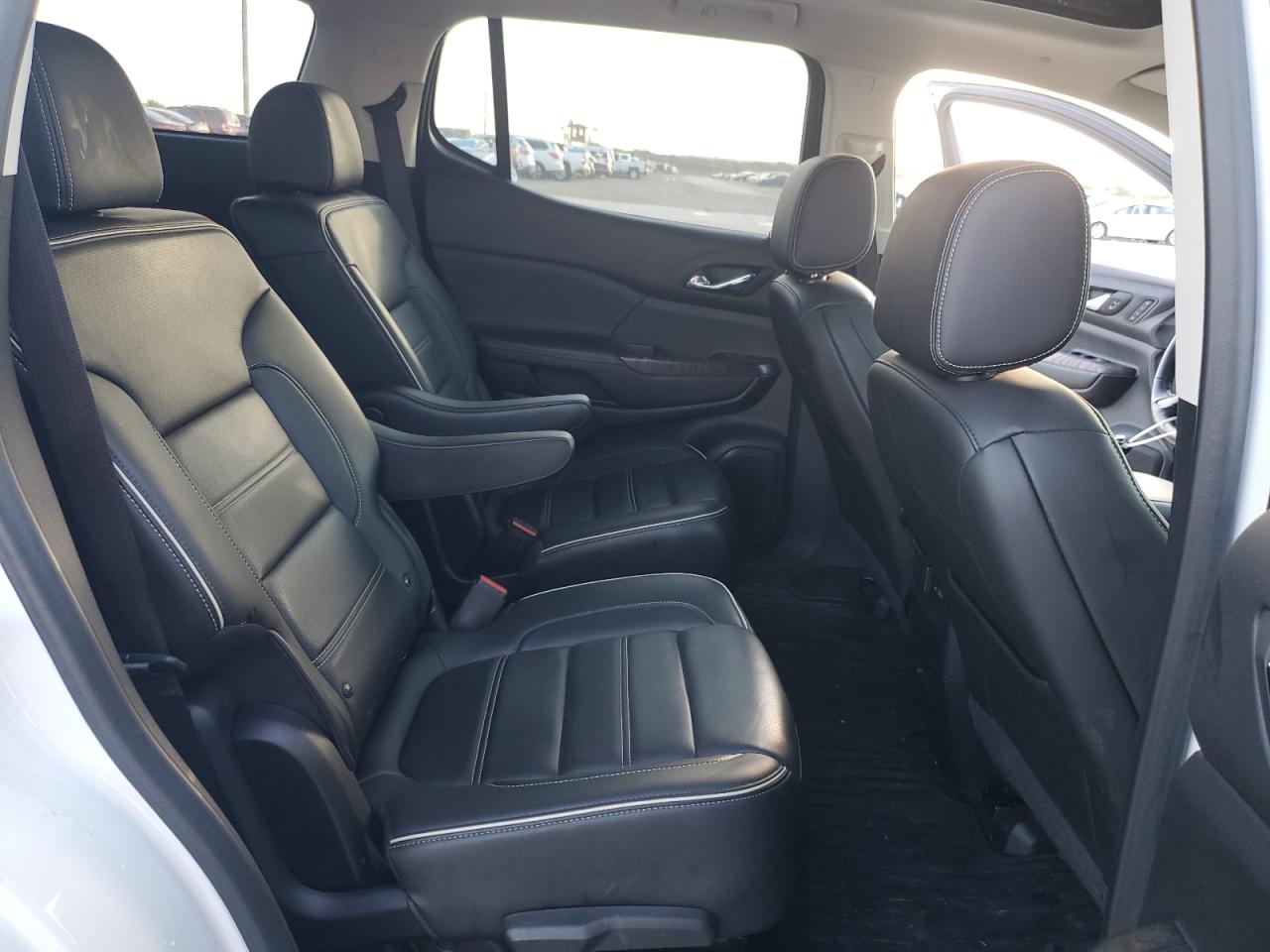 2021 GMC Acadia - Image 11
