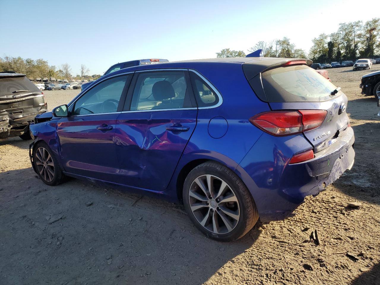 2019 Hyundai Elantra - Image 2
