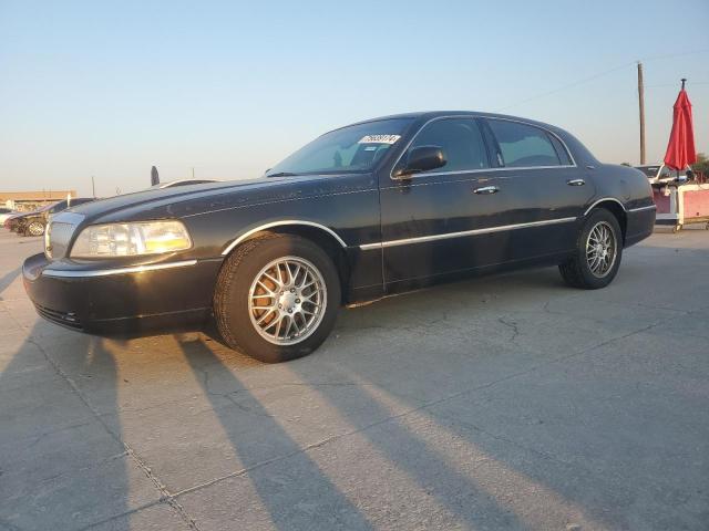 2005 Lincoln Town Car Signature Limited