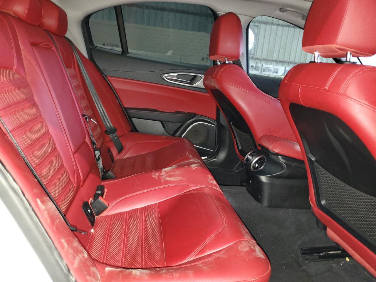 2018 Alfa Romeo Giulia - Image 10