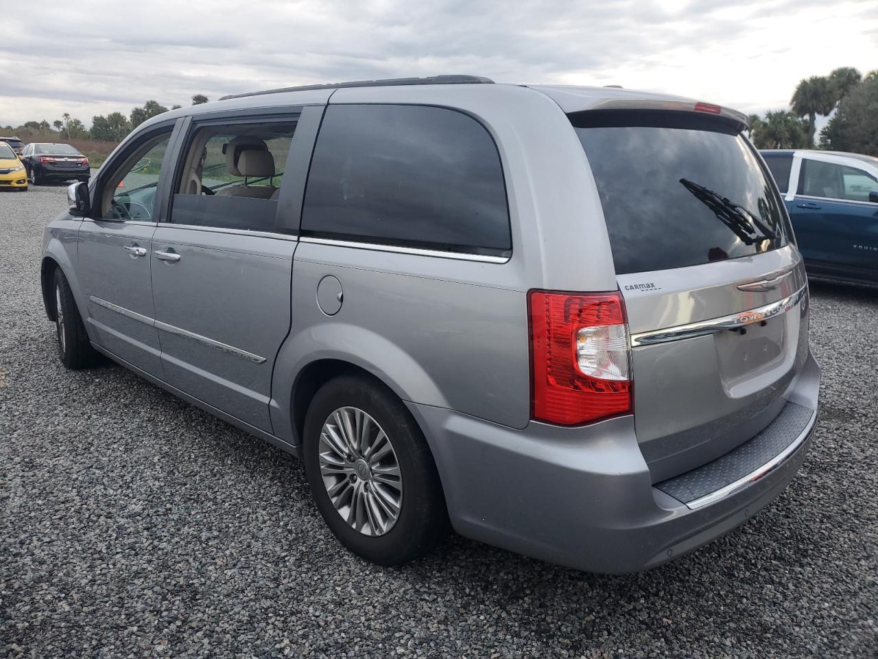 2013 Chrysler Town & Country - Image 2