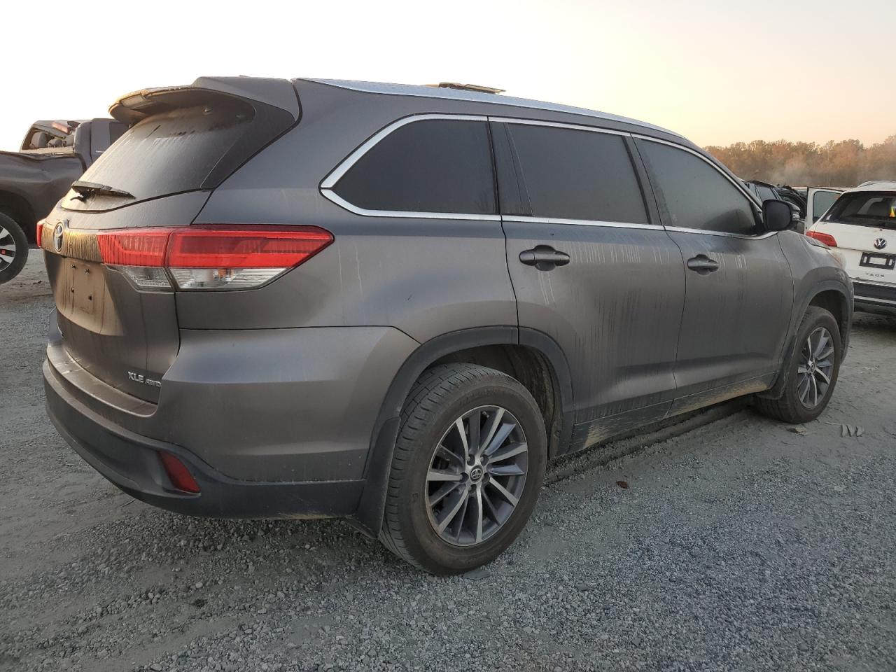 2019 Toyota Highlander - Image 3