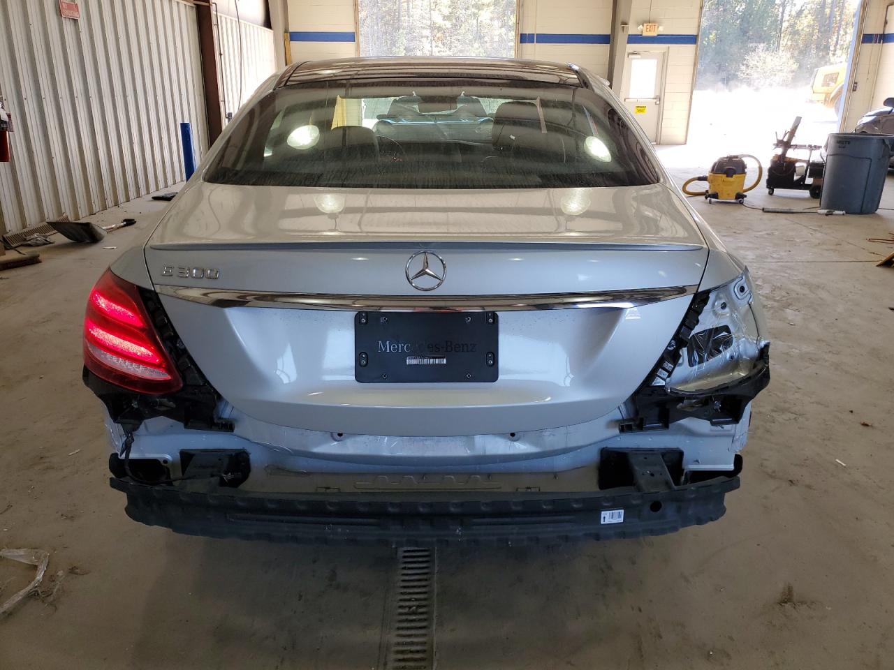 WDDZF4JB4JA435621 2018 Mercedes-Benz E 300