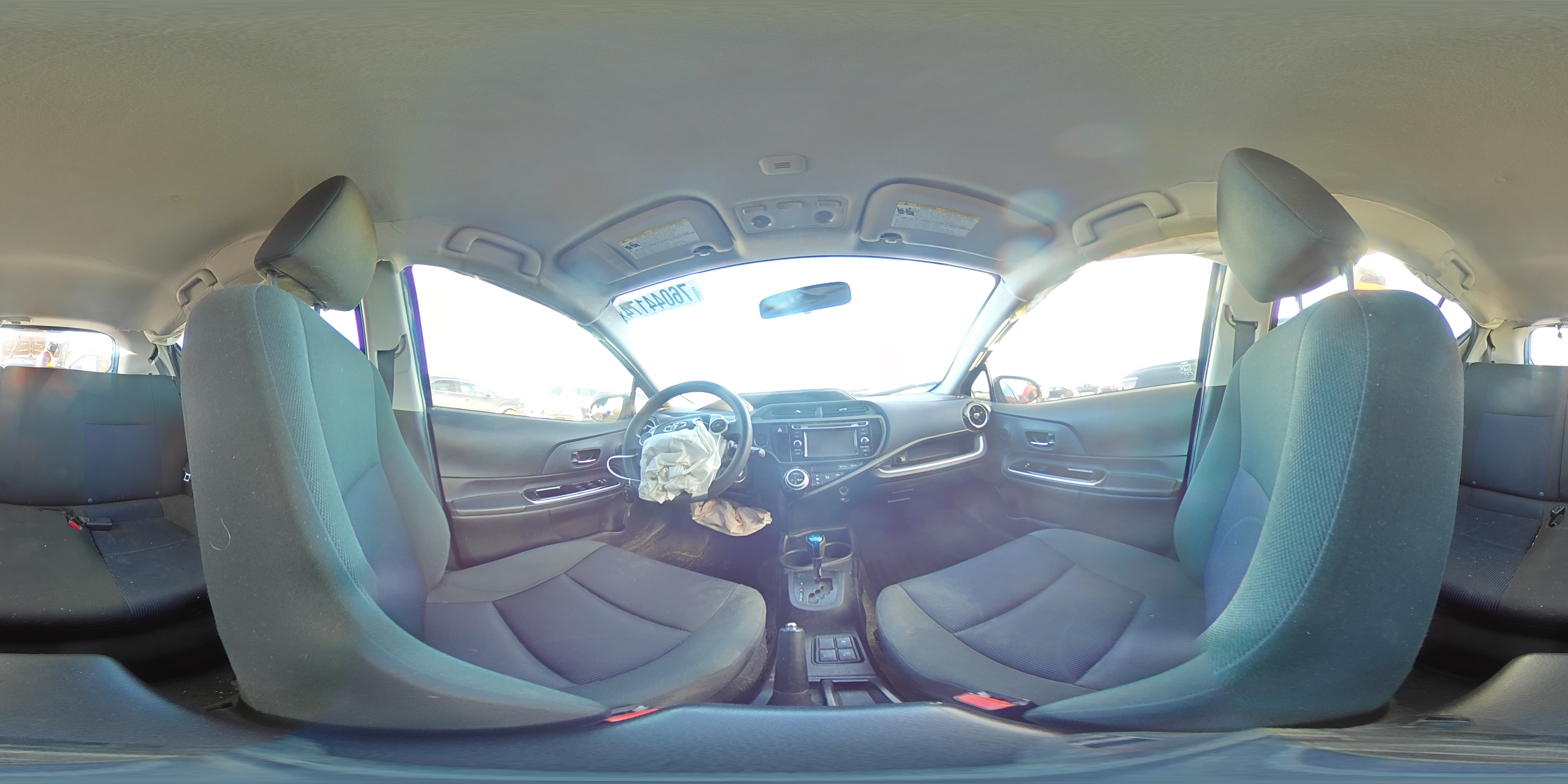 2015 Toyota Prius - Image 12