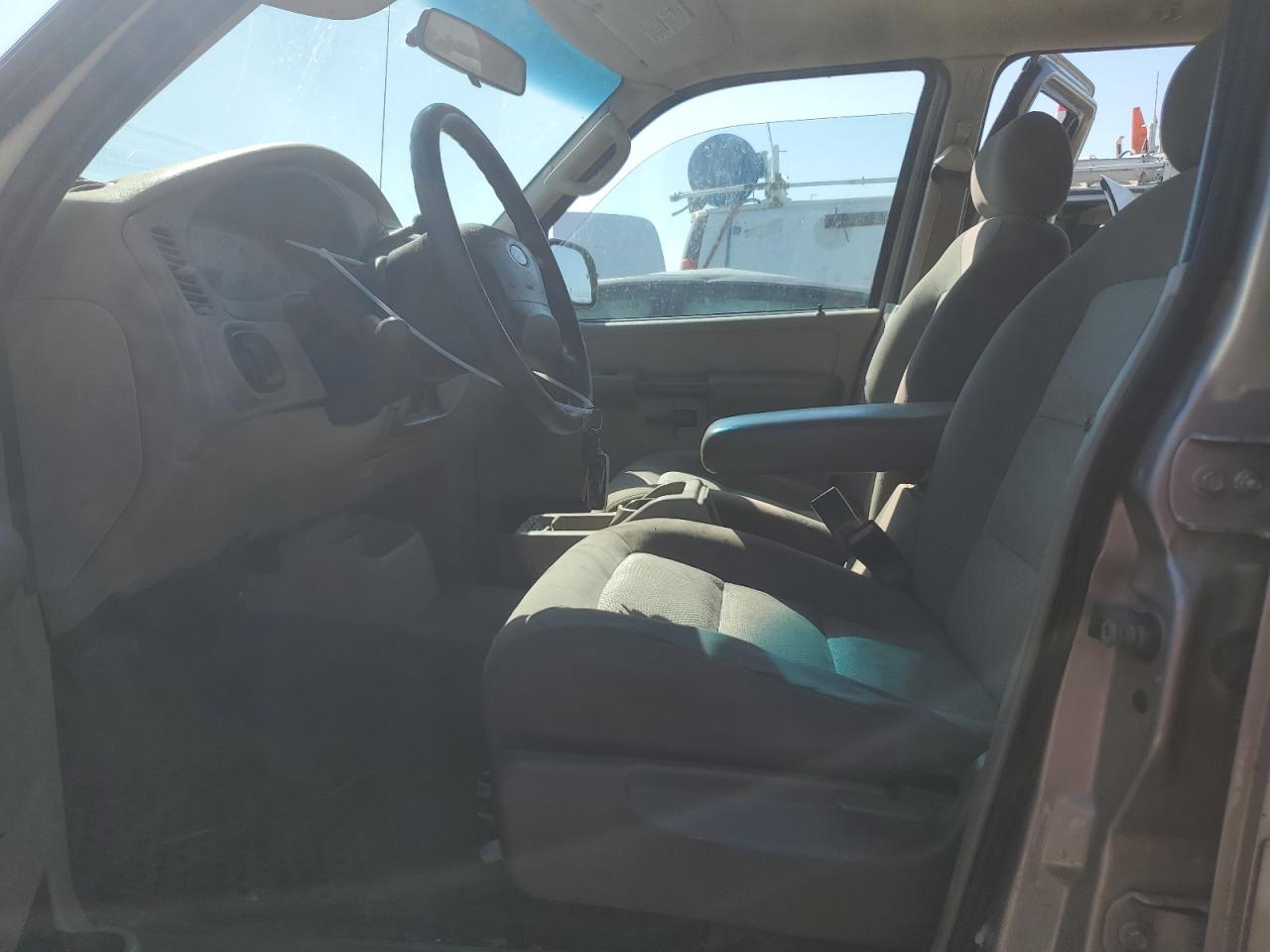 2005 Ford Explorer - Image 7