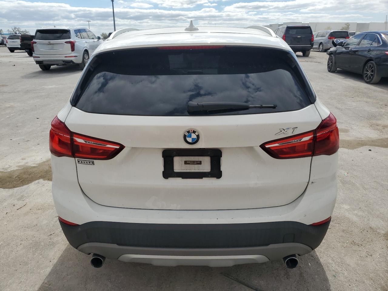 2018 BMW X1 xDrive28I VIN: WBXHT3C37J5F89561 Lot: 76306564