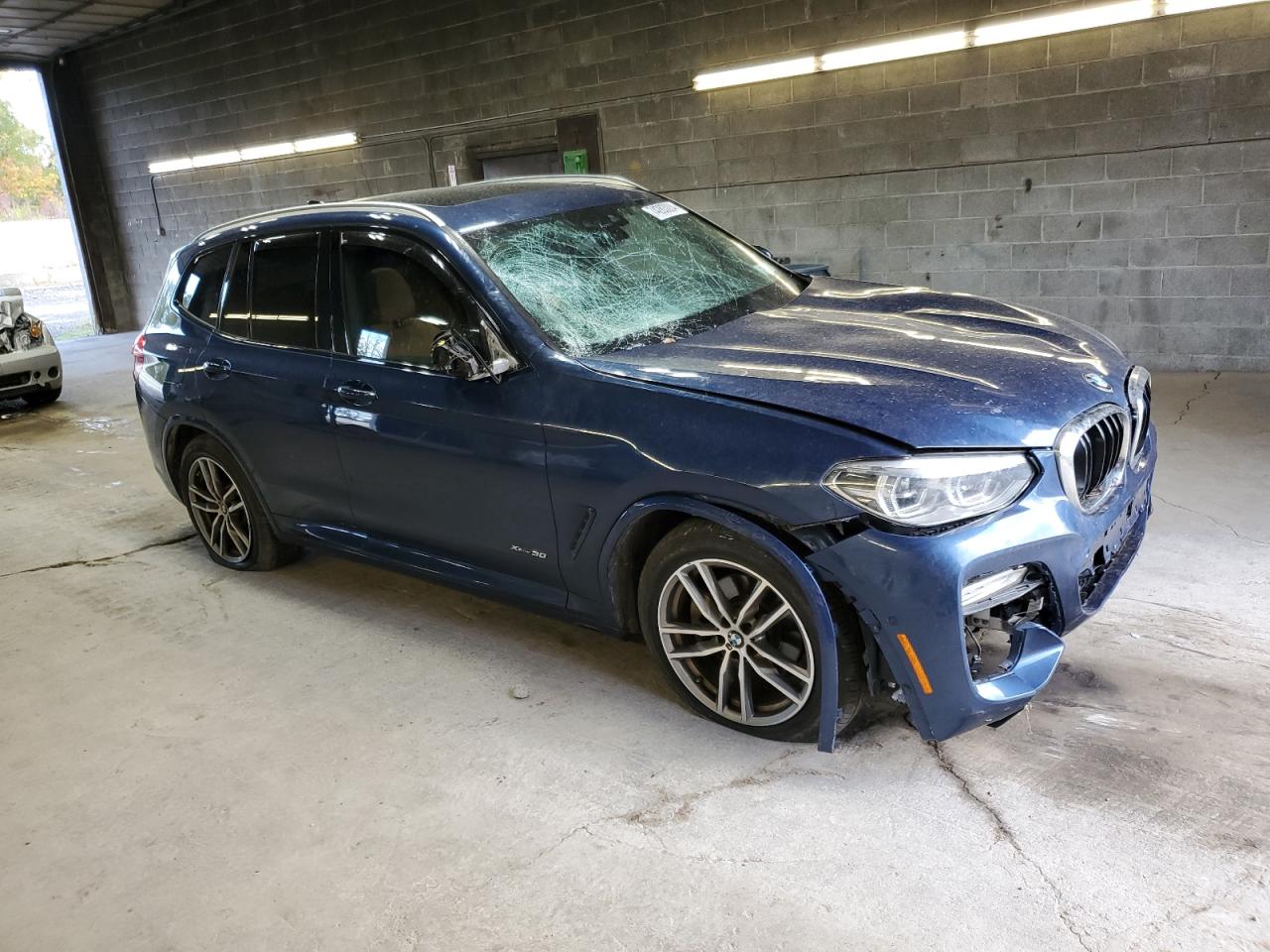 VIN 5UXTR9C55JLC73743 2018 BMW X3 no.4