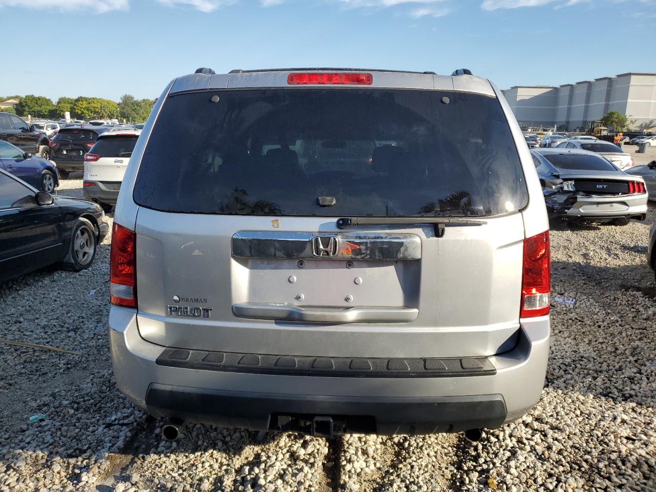 2010 Honda Pilot Lx VIN: 5FNYF3H24AB017752 Lot: 76040054