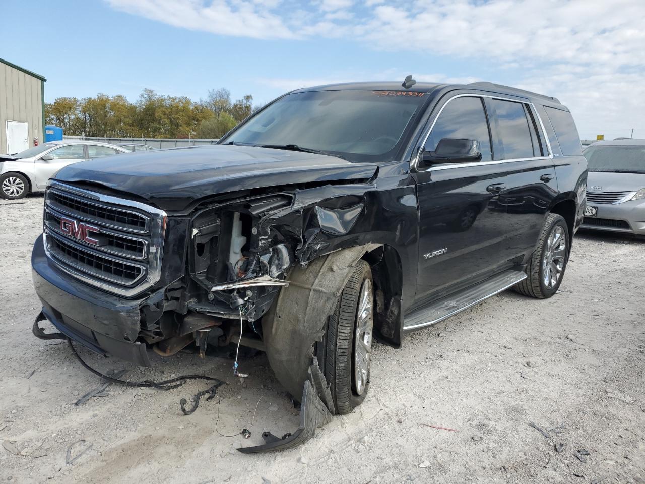 VIN 1GKS2AKC2FR240952 2015 GMC YUKON no.1