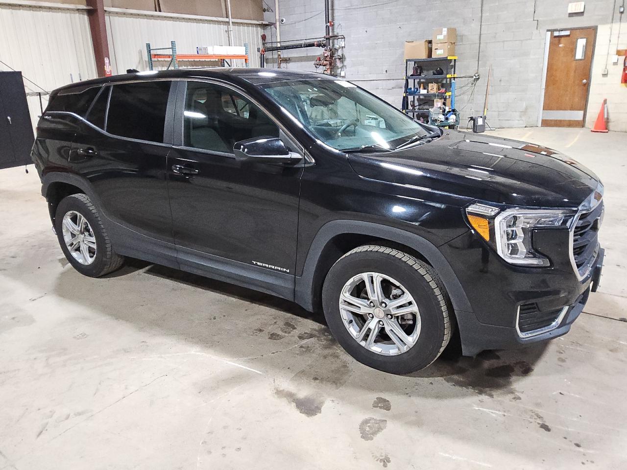 2022 GMC Terrain - Image 4