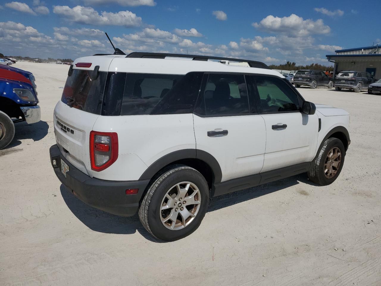 2022 Ford Bronco - Image 3