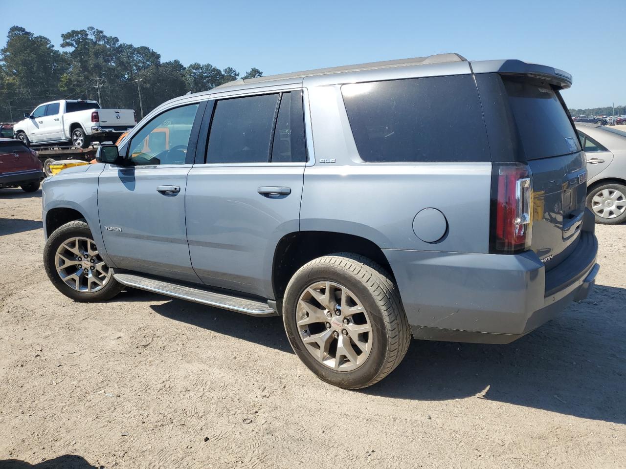 2015 GMC Yukon - Image 2
