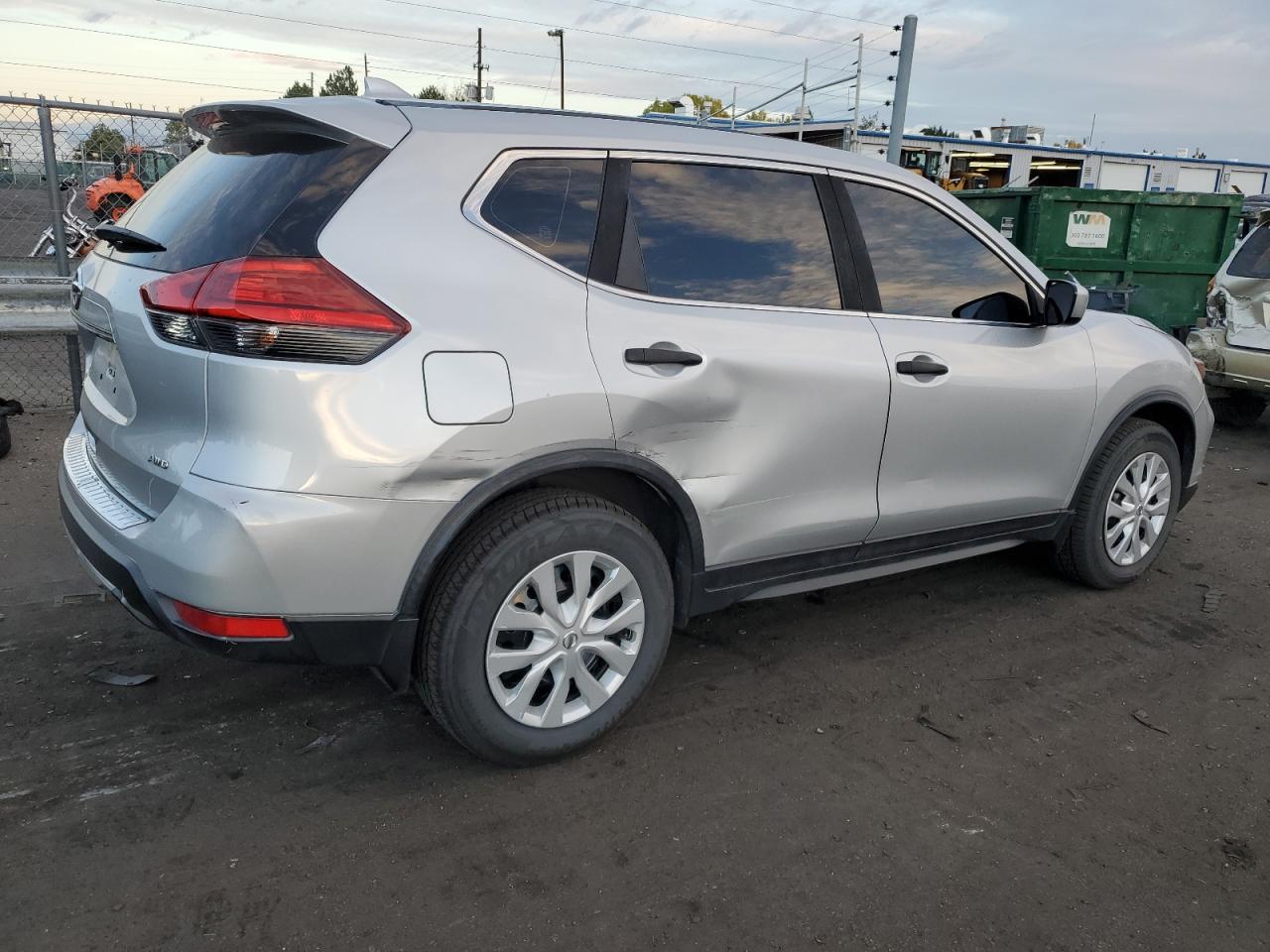 2017 Nissan Rogue - Image 2
