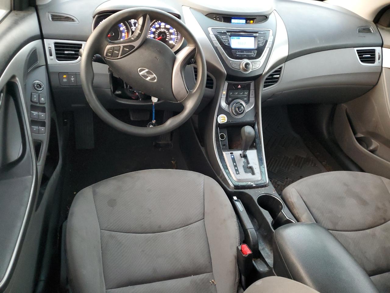 2013 Hyundai Elantra - Image 8