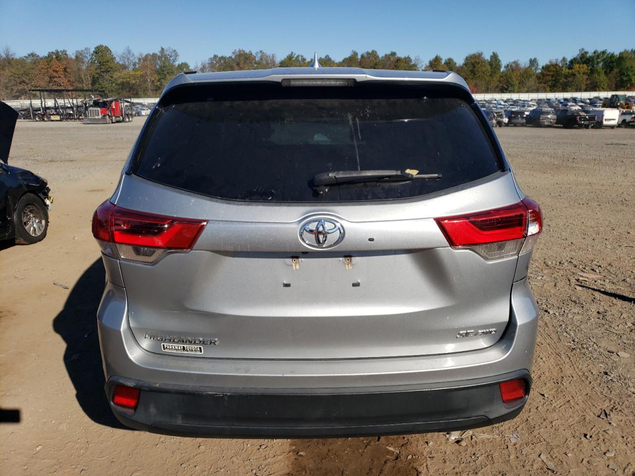 2017 Toyota Highlander Se VIN: 5TDJZRFHXHS463851 Lot: 75462544