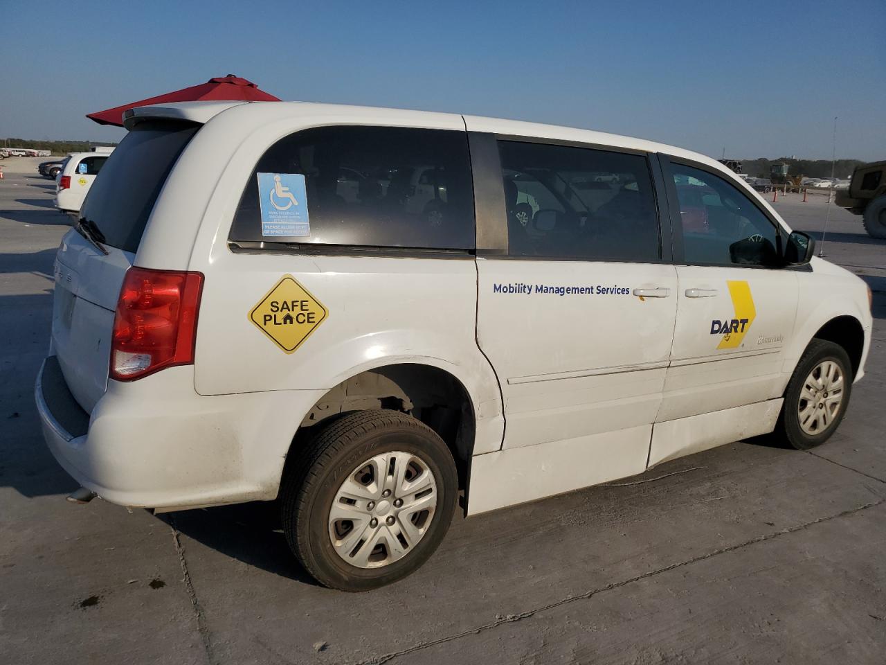 2017 Dodge Caravan - Image 3
