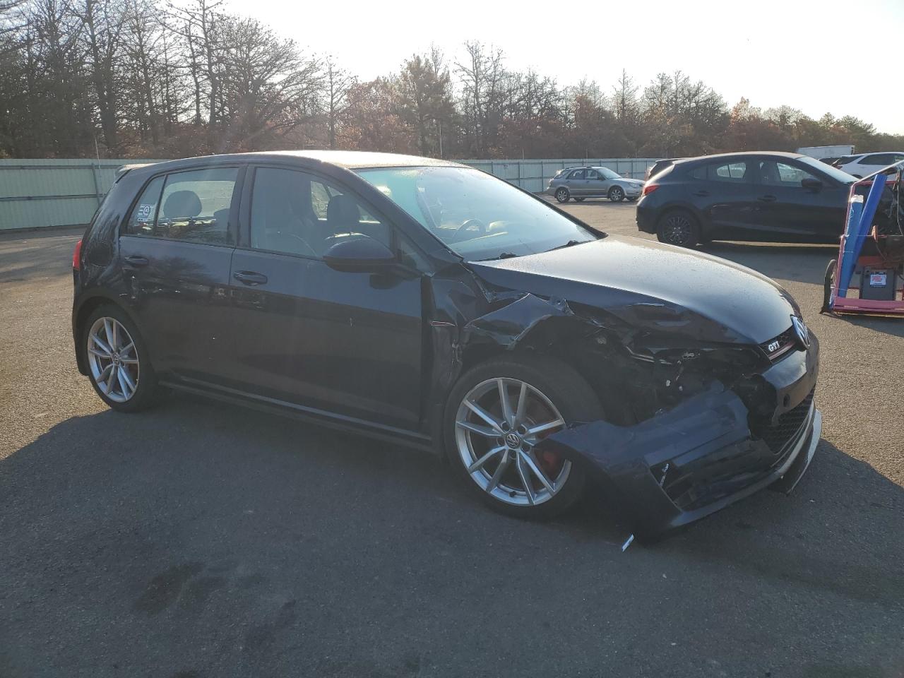 VIN 3VW4T7AU7GM004098 2016 VOLKSWAGEN GTI no.4