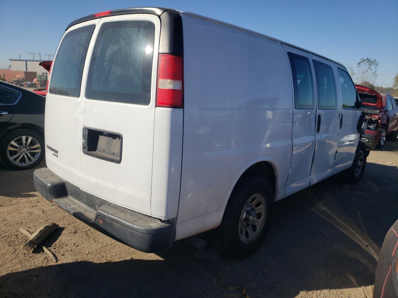 2014 Chevrolet Express - Image 3