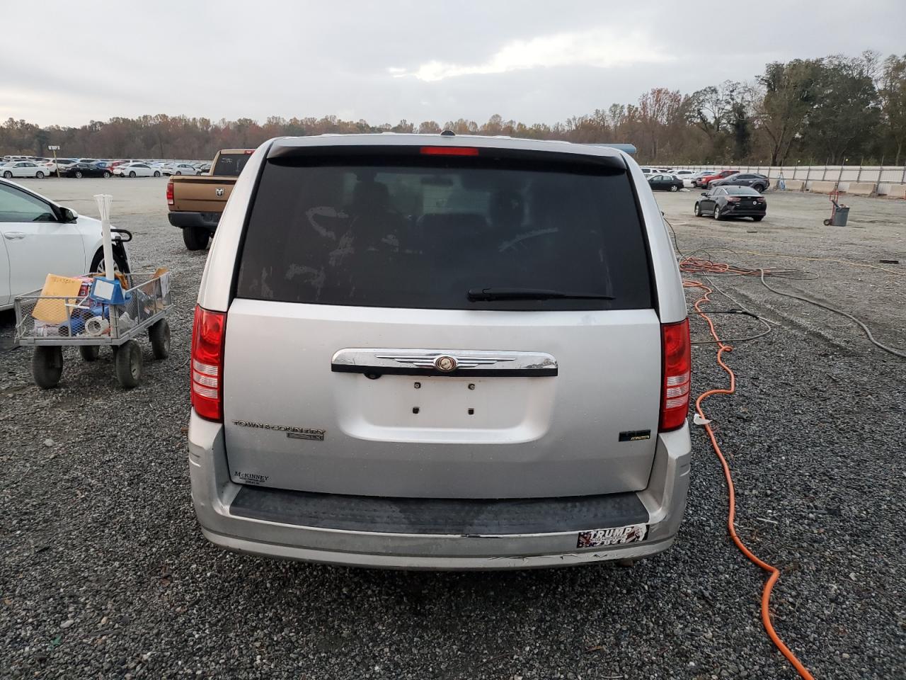2008 Chrysler Town & Country - Image 6