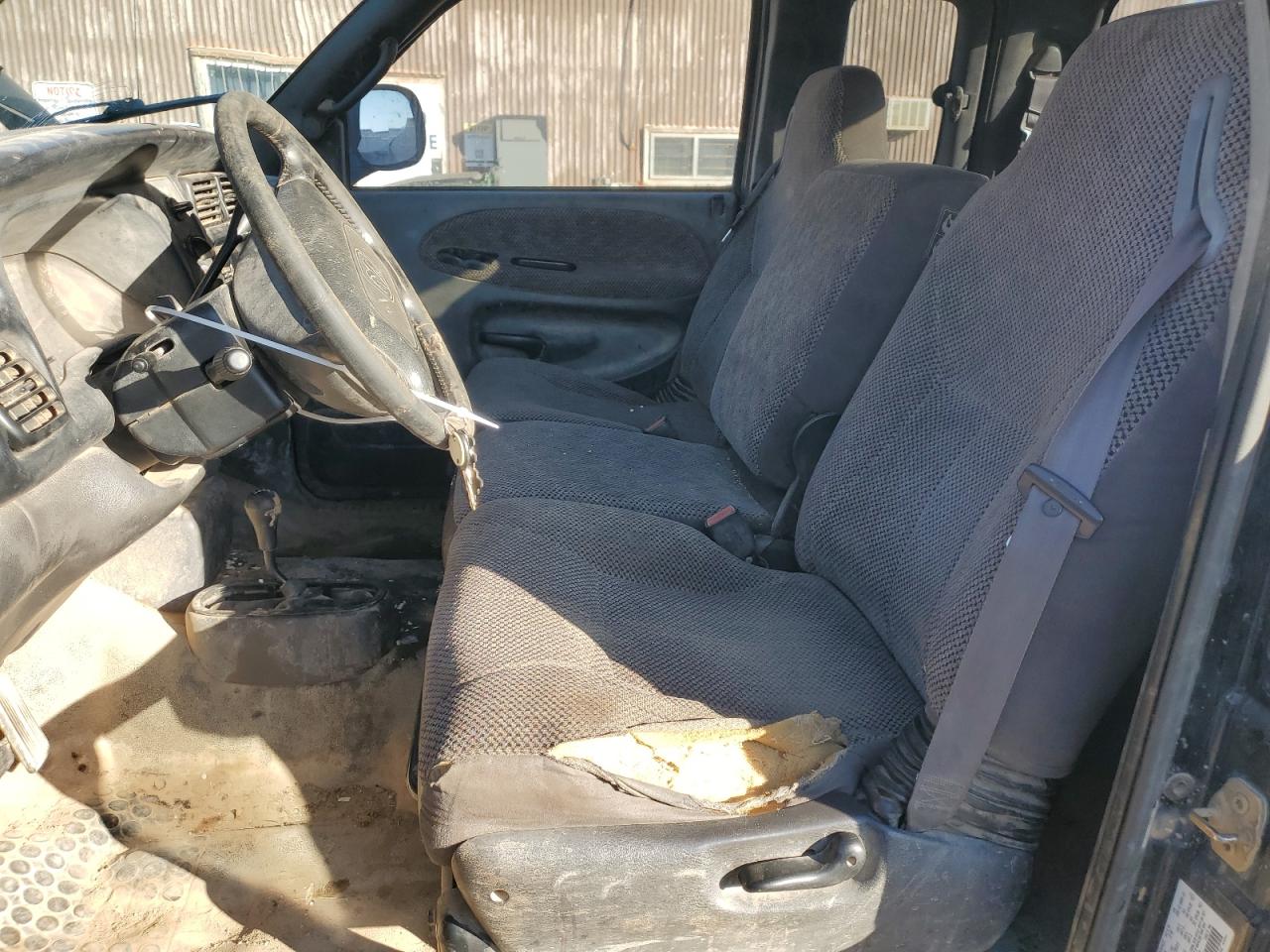 2000 Dodge RAM - Image 7