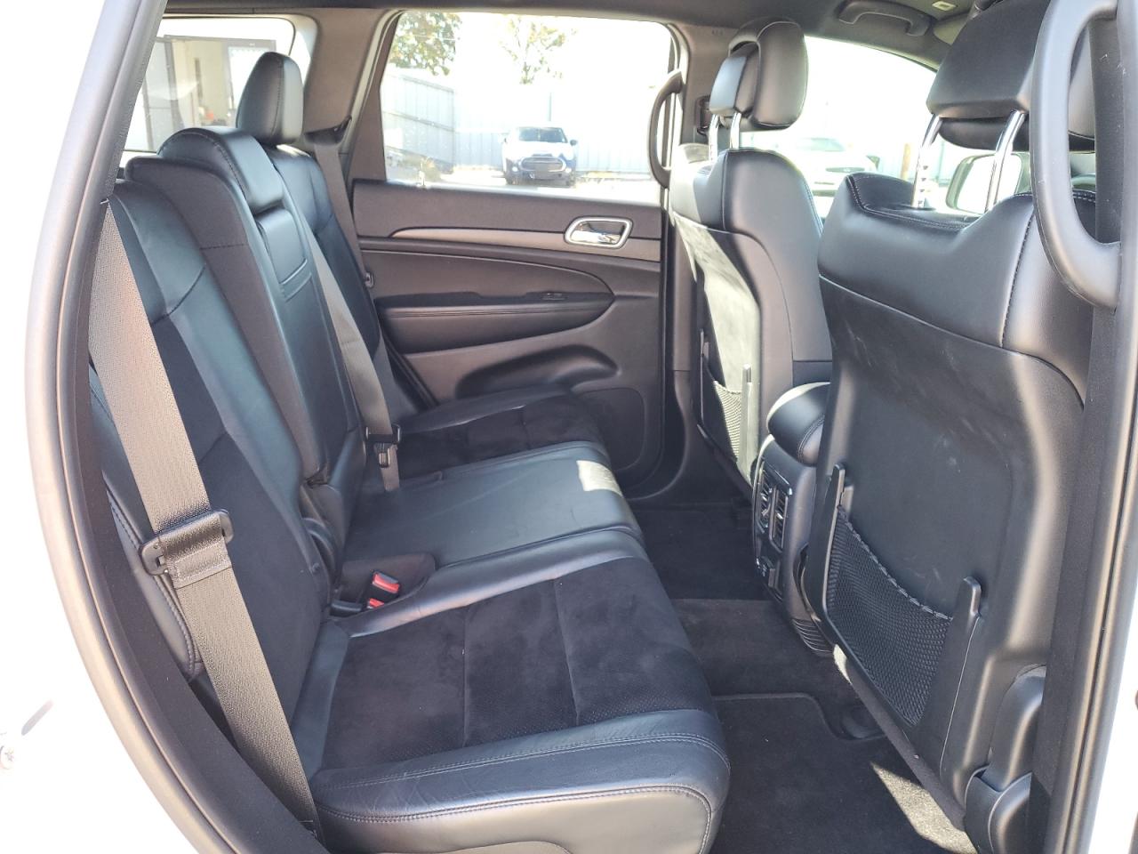 2017 Jeep Grand Cherokee - Image 11