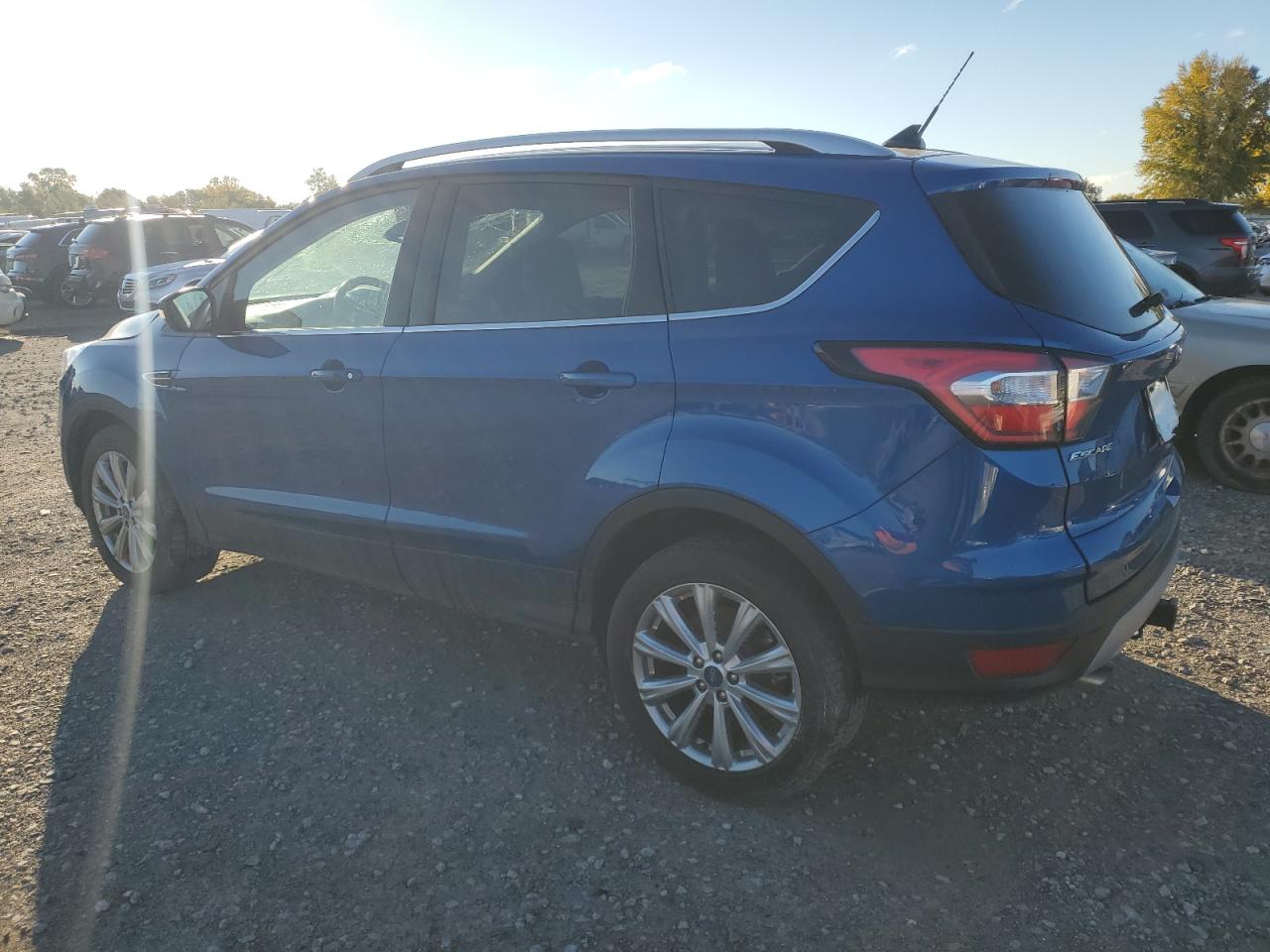 VIN 1FMCU9J99JUD44242 2018 FORD ESCAPE no.2