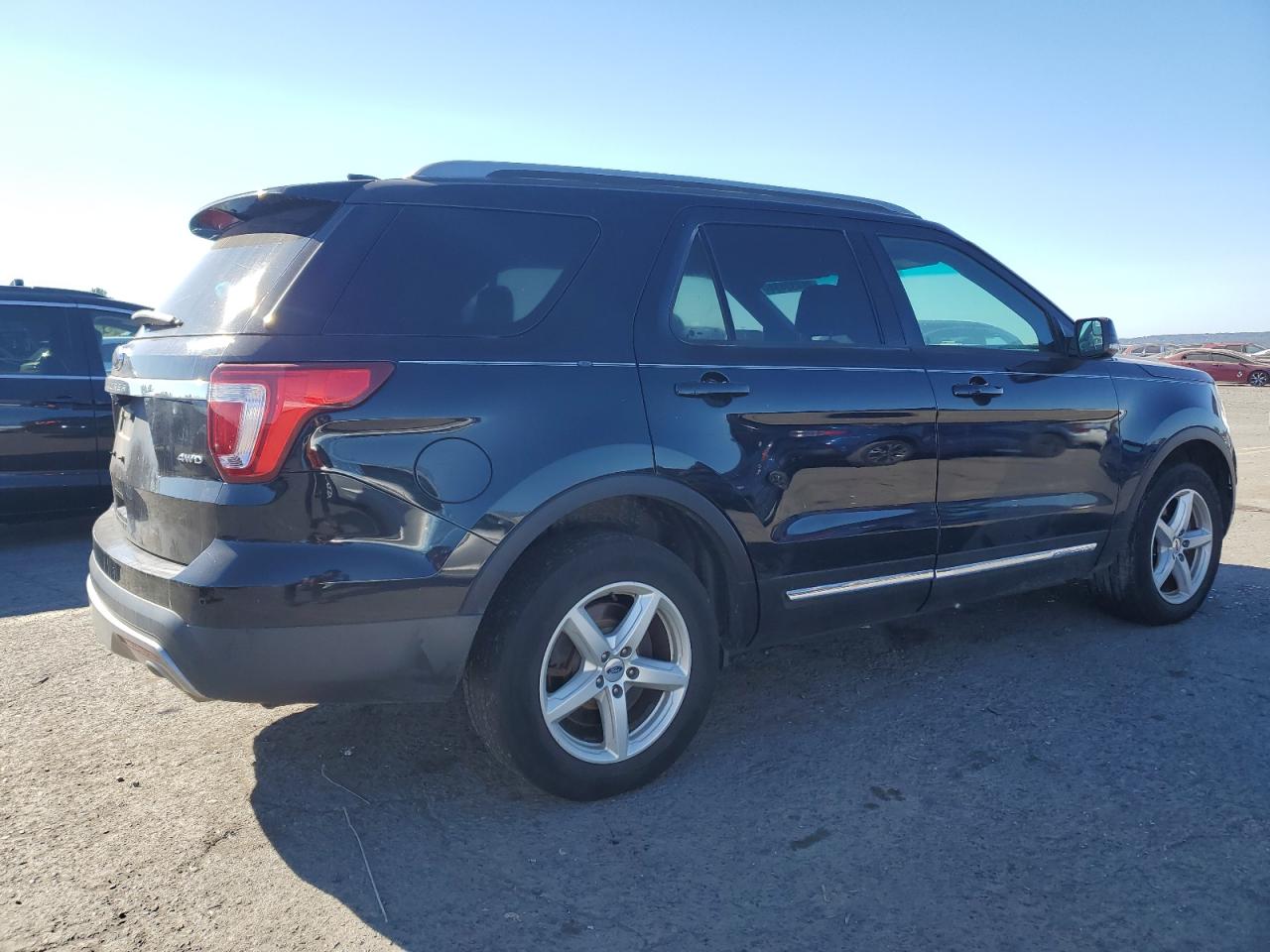 2016 Ford Explorer - Image 3