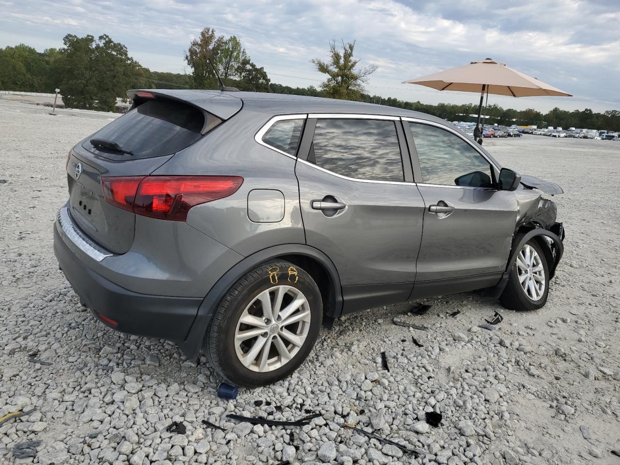 2018 Nissan Rogue - Image 3