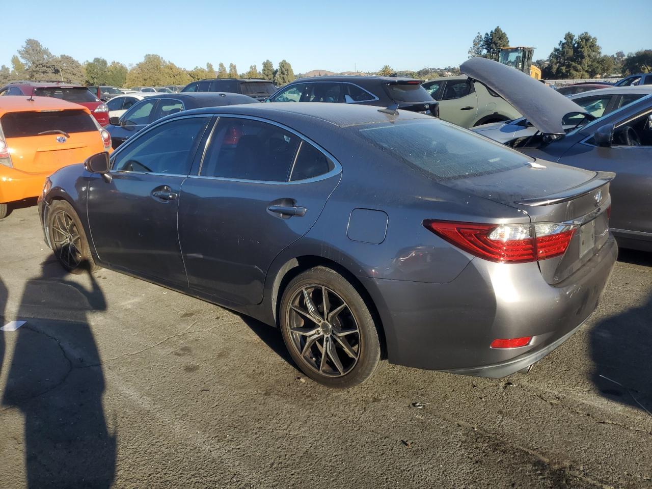 2014 Lexus ES - Image 2
