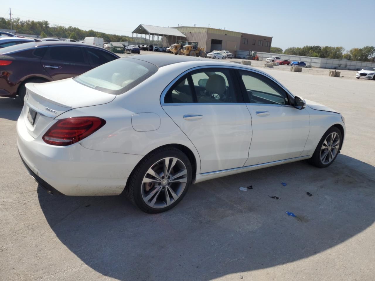 VIN 55SWF4KB8GU152133 2016 MERCEDES-BENZ C-CLASS no.3