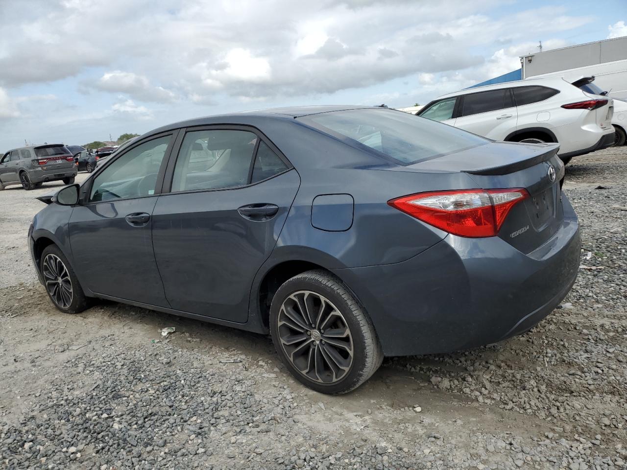 5YFBURHE6FP263299 2015 TOYOTA COROLLA - Image 2