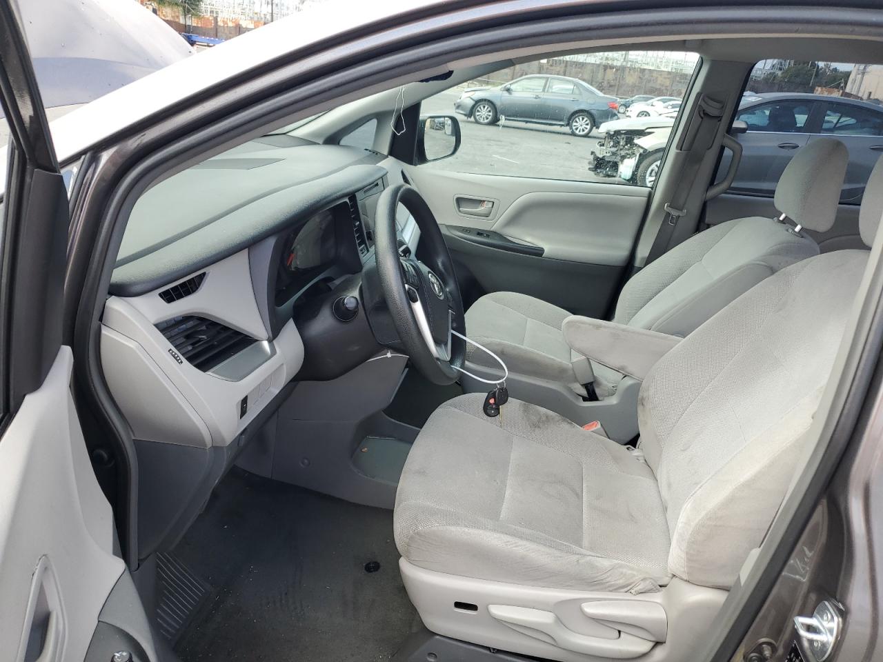 2016 Toyota Sienna - Image 7