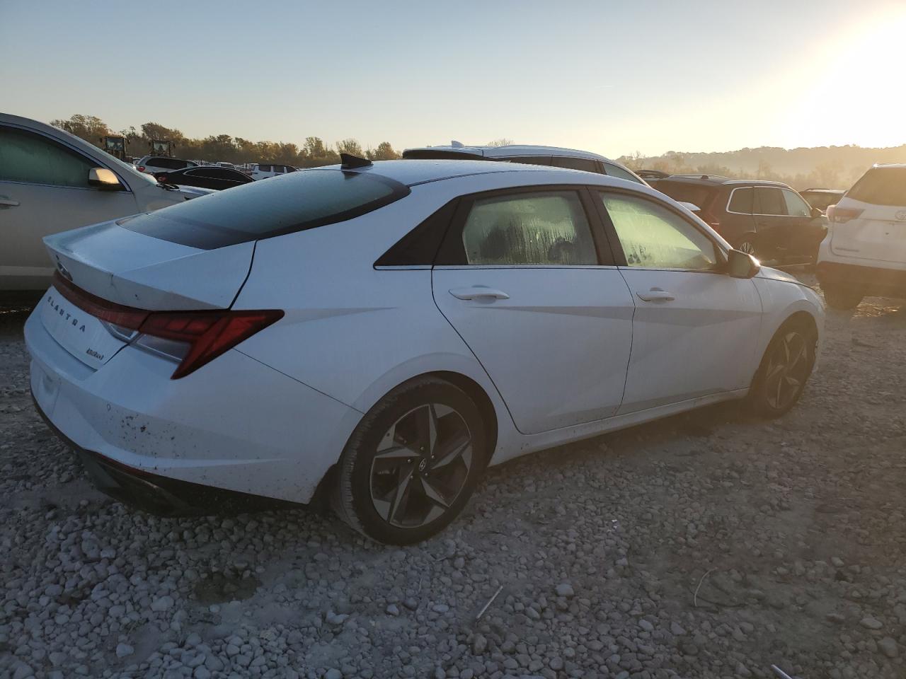 2022 Hyundai Elantra - Image 3