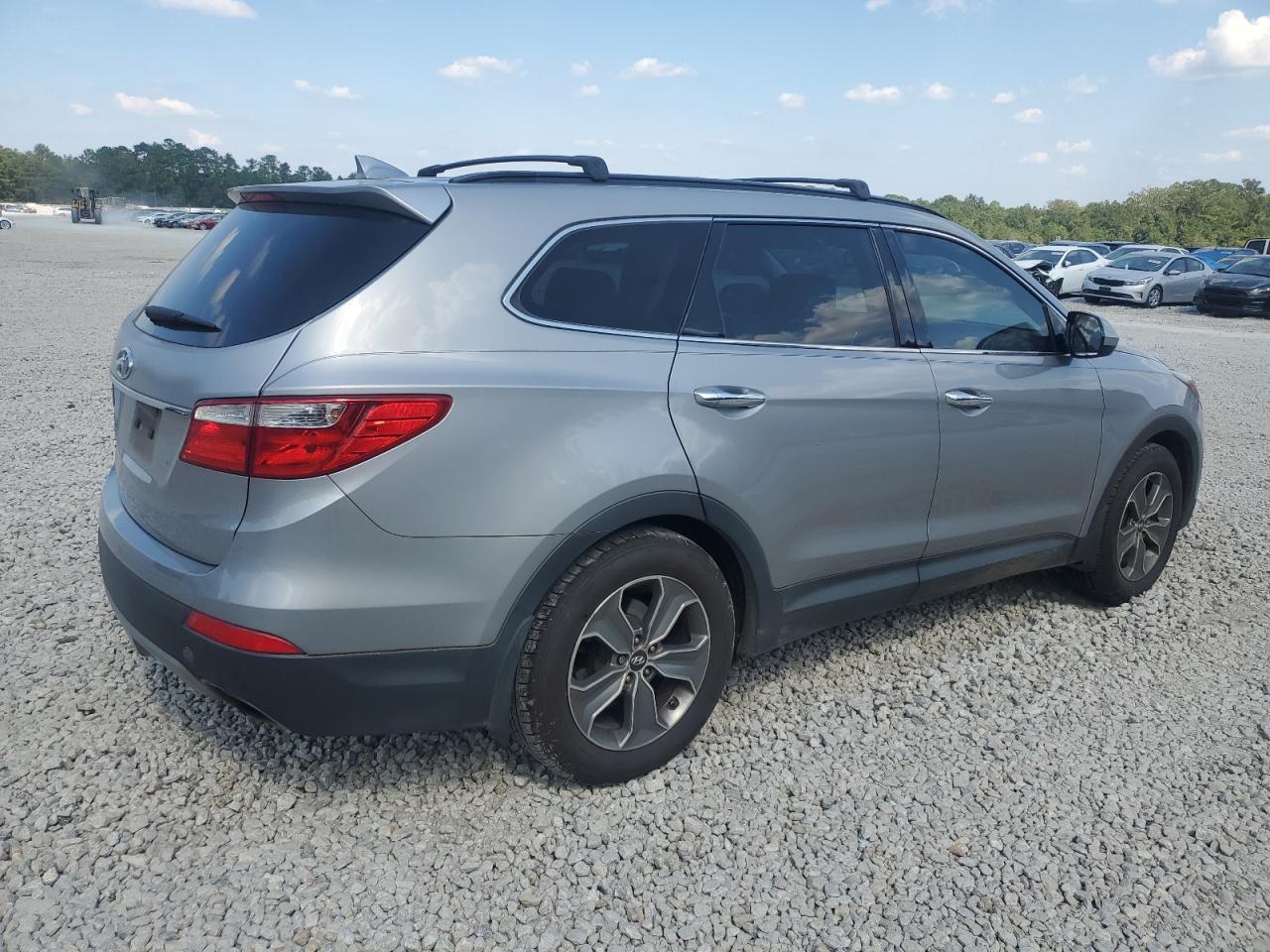 2015 Hyundai Santa Fe - Image 3