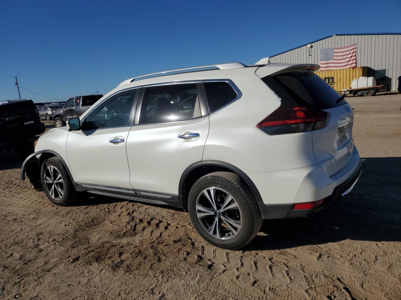 2018 Nissan Rogue - Image 2
