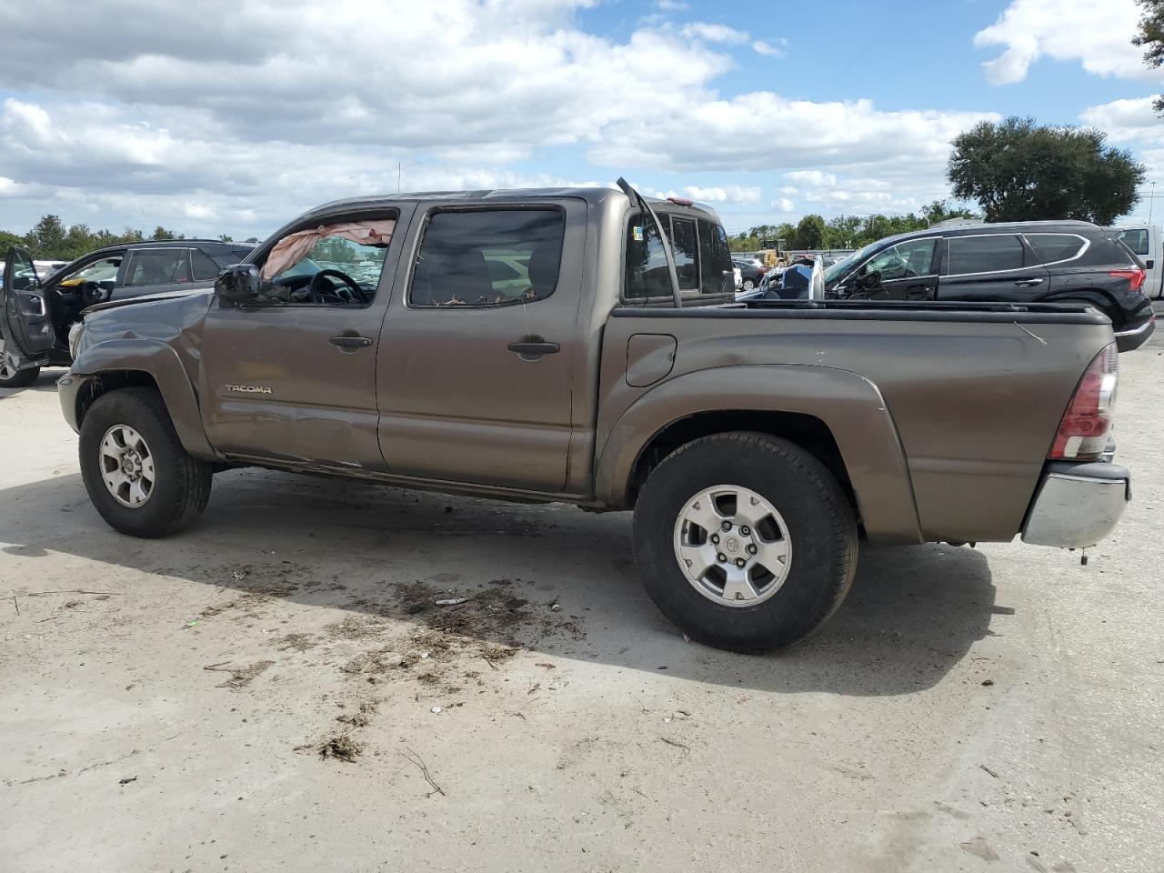 2013 Toyota Tacoma - Image 2