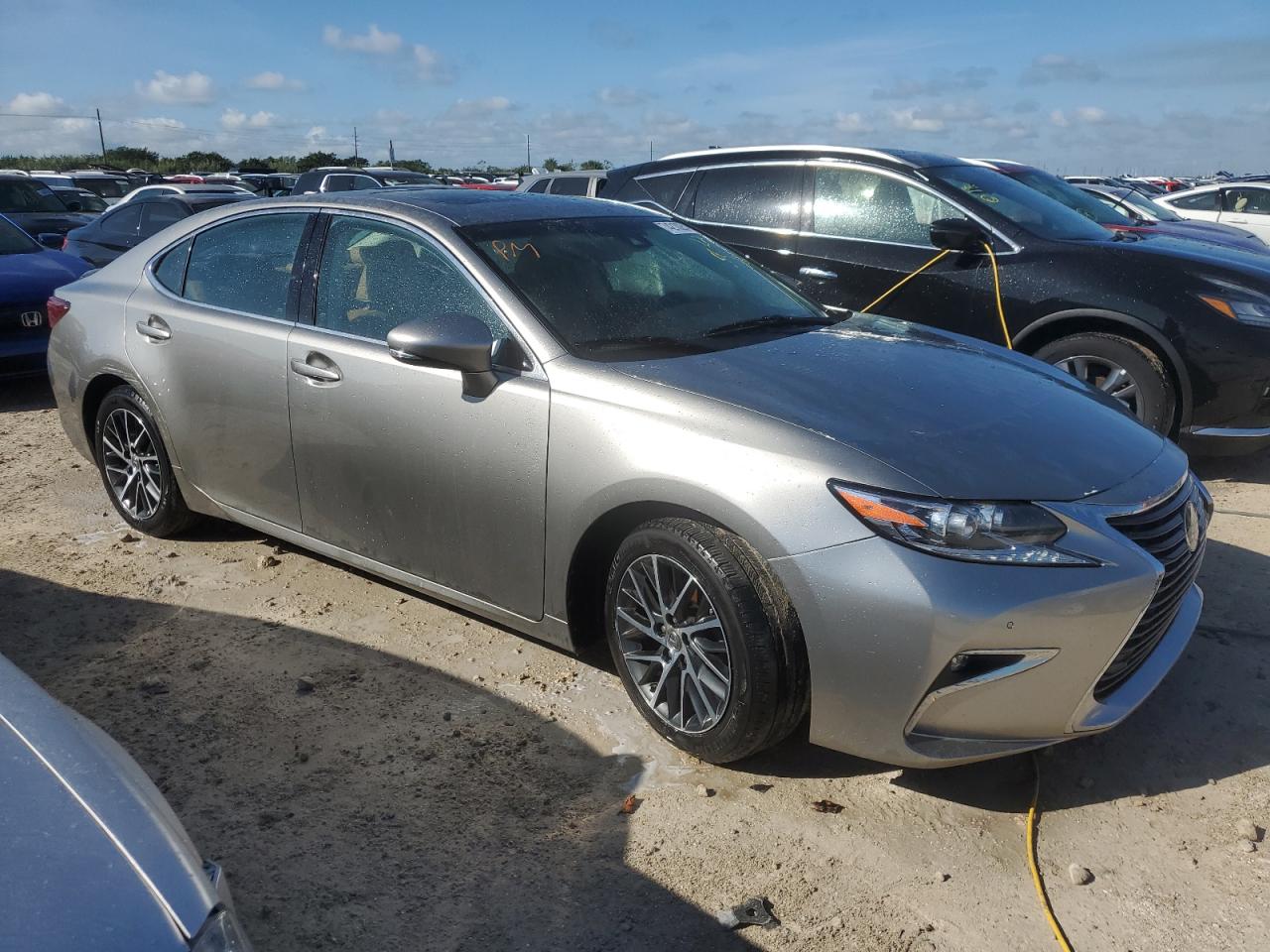 VIN 58ABK1GG5HU055712 2017 LEXUS ES350 no.4