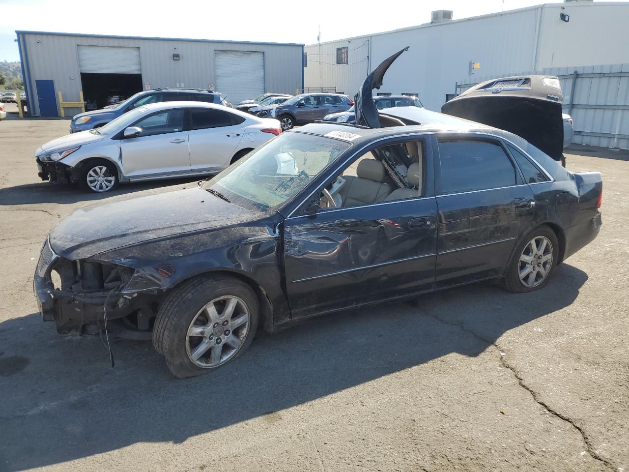 2000 Toyota Avalon - Image 1