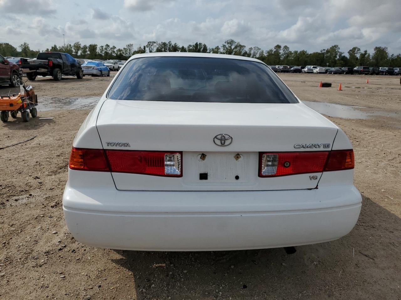 2000 Toyota Camry Le VIN: 4T1BF22K2YU950622 Lot: 77961644