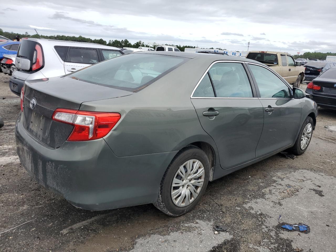 2014 Toyota Camry - Image 3