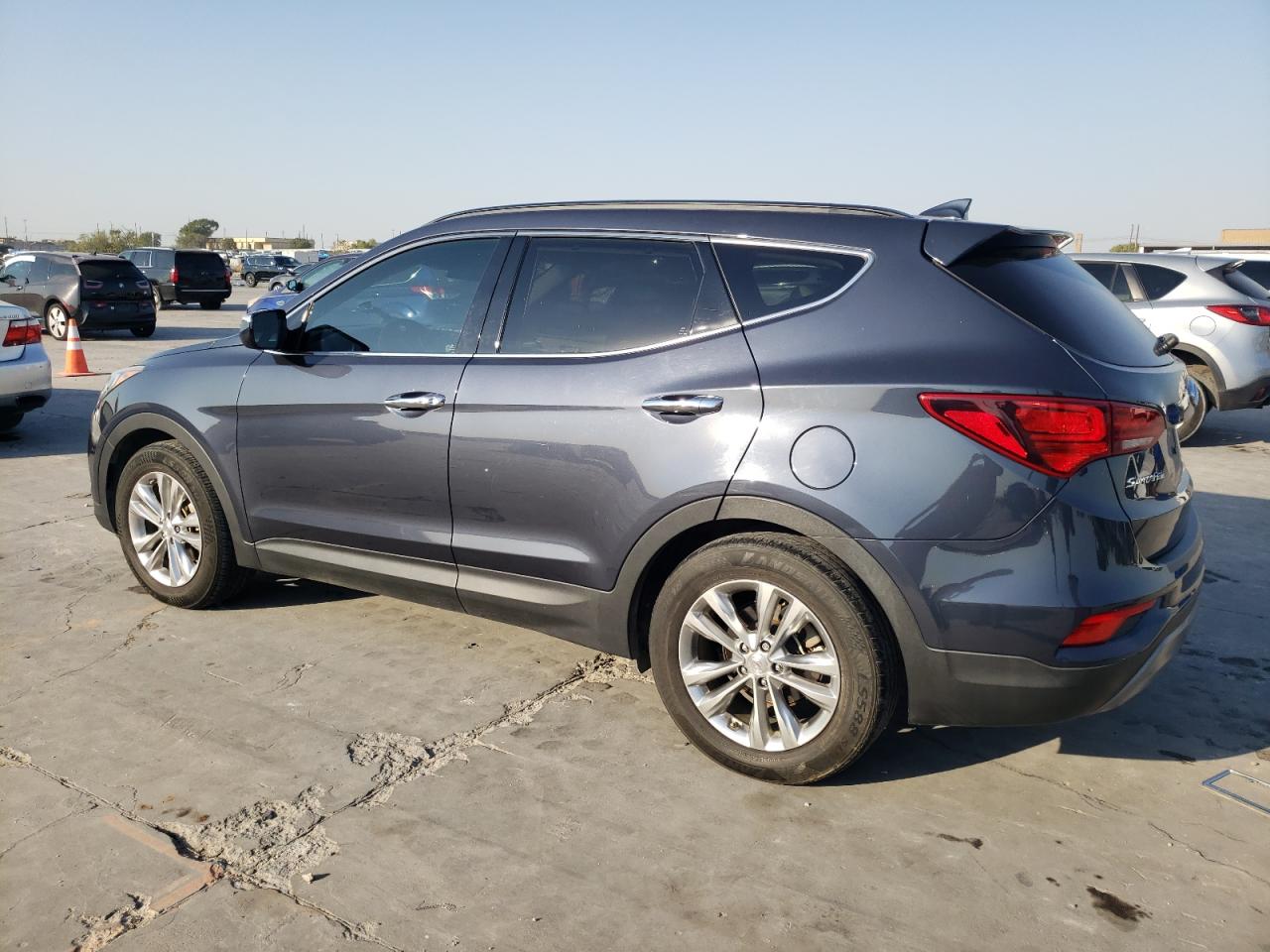 5XYZU4LA5HG484308 2017 HYUNDAI SANTA FE - Image 2