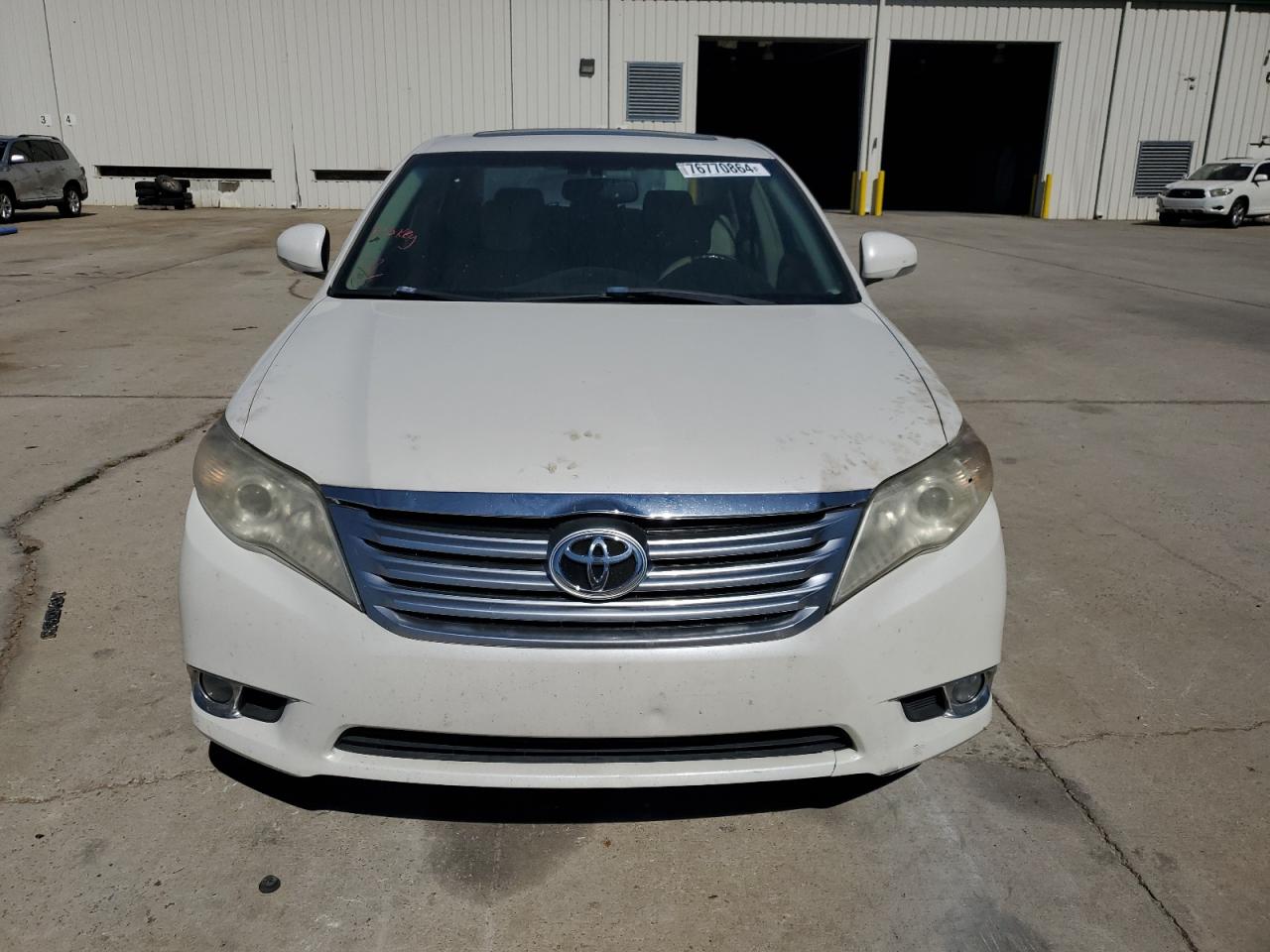2012 Toyota Avalon - Image 5