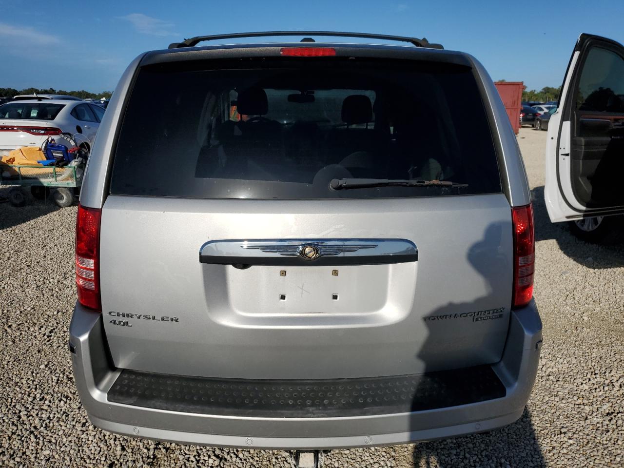 2010 Chrysler Town & Country - Image 6