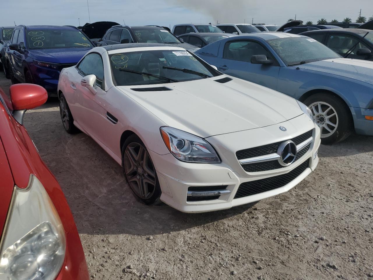 VIN WDDPK5HAXFF103800 2015 MERCEDES-BENZ SLK-CLASS no.4