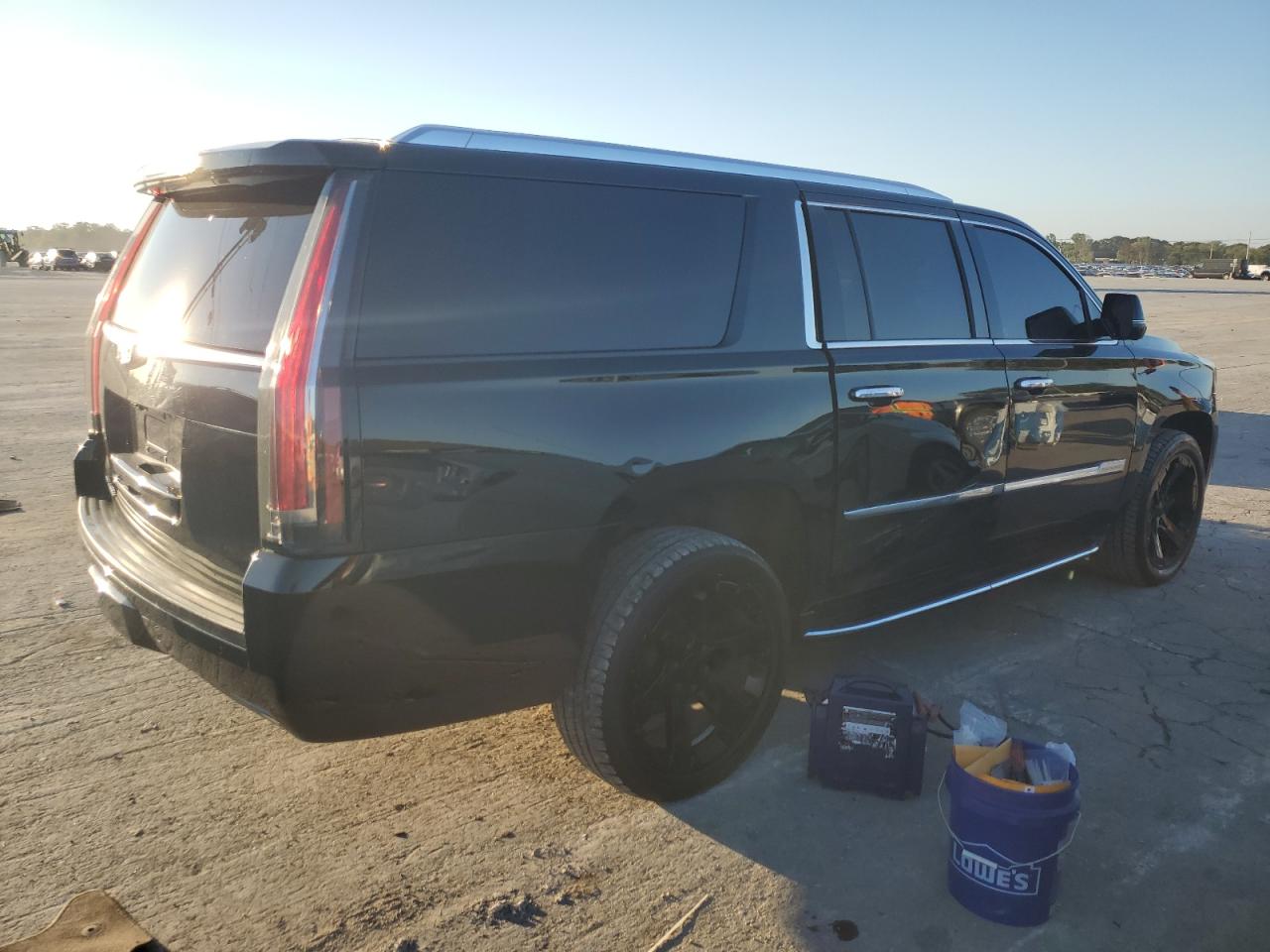 2019 Cadillac Escalade - Image 3