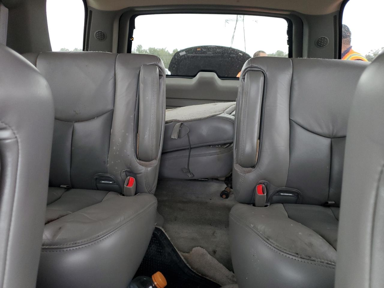 2004 GMC Yukon - Image 10