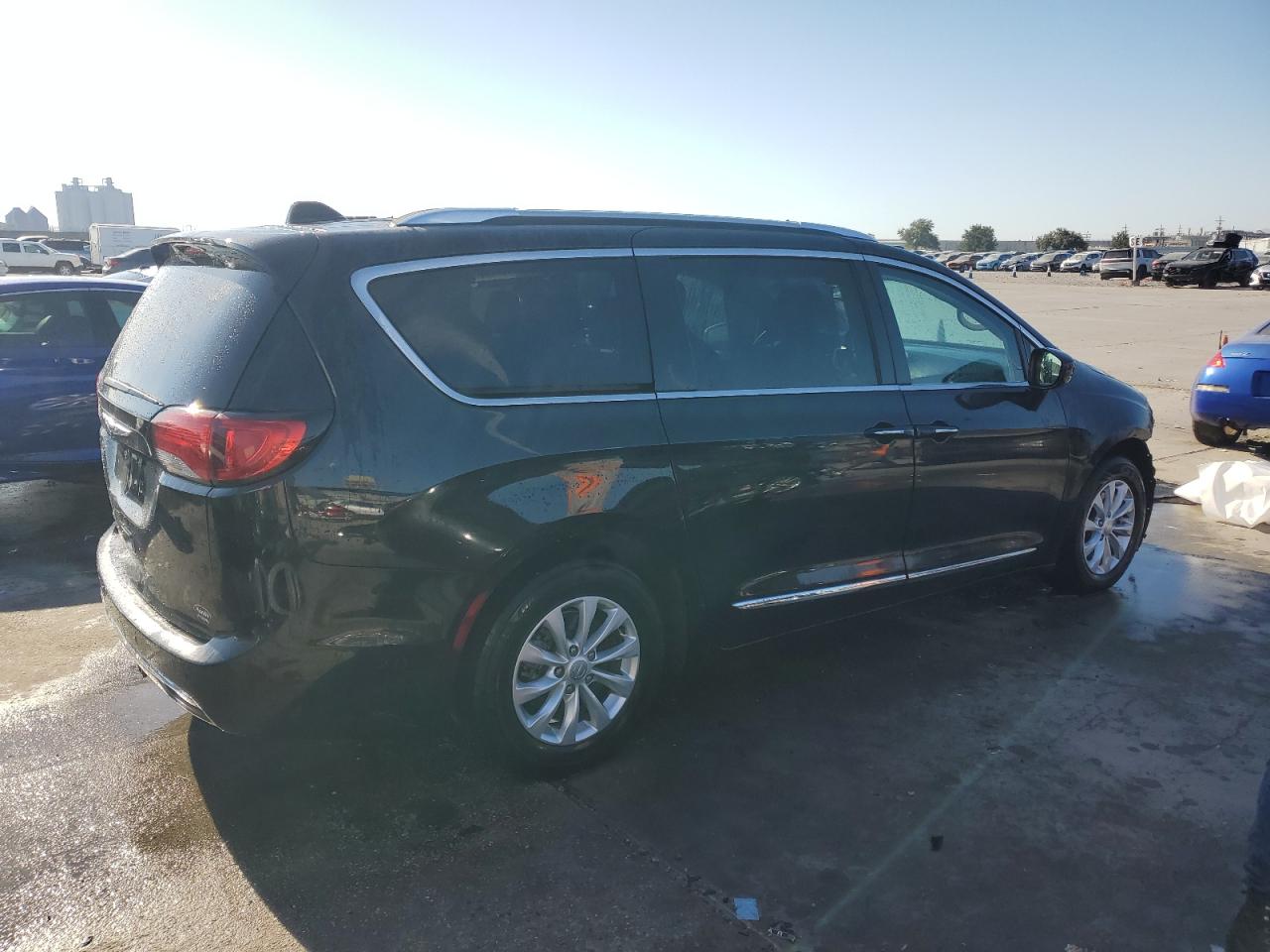 2019 Chrysler Pacifica - Image 3