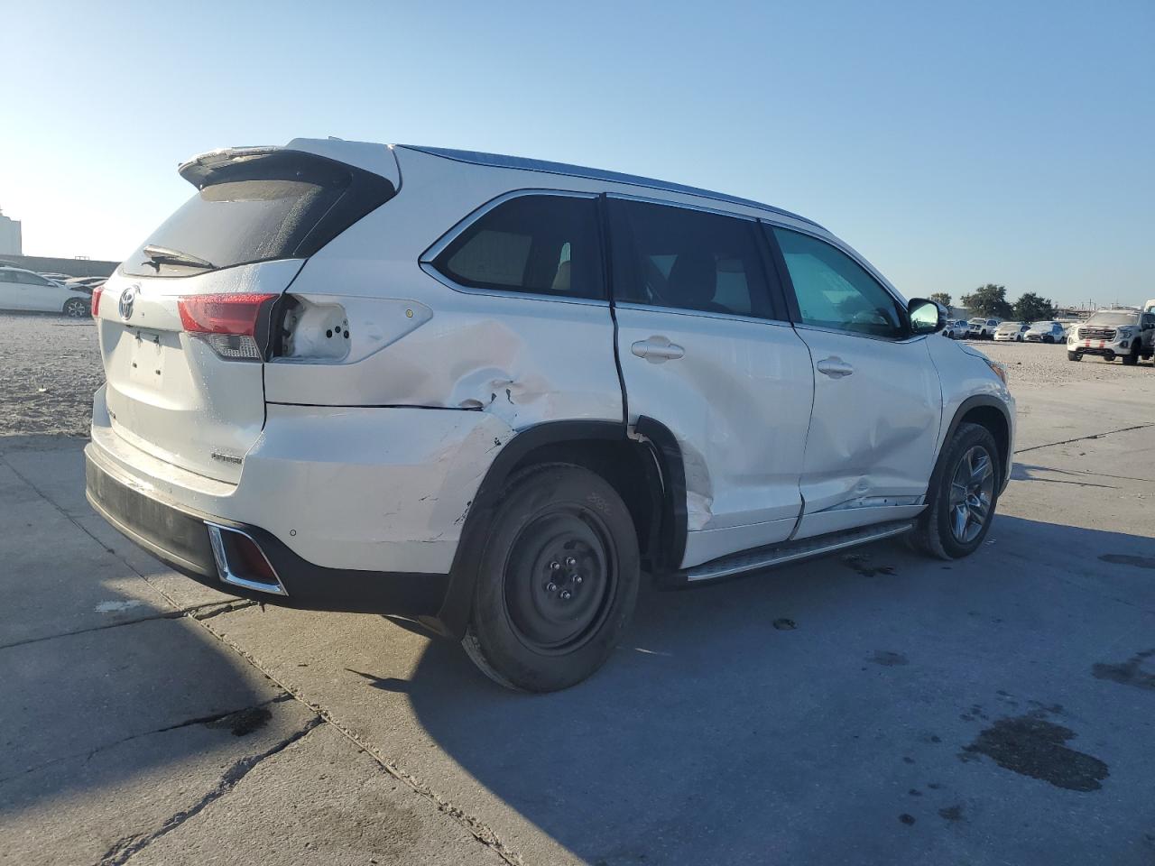 2019 Toyota Highlander - Image 3
