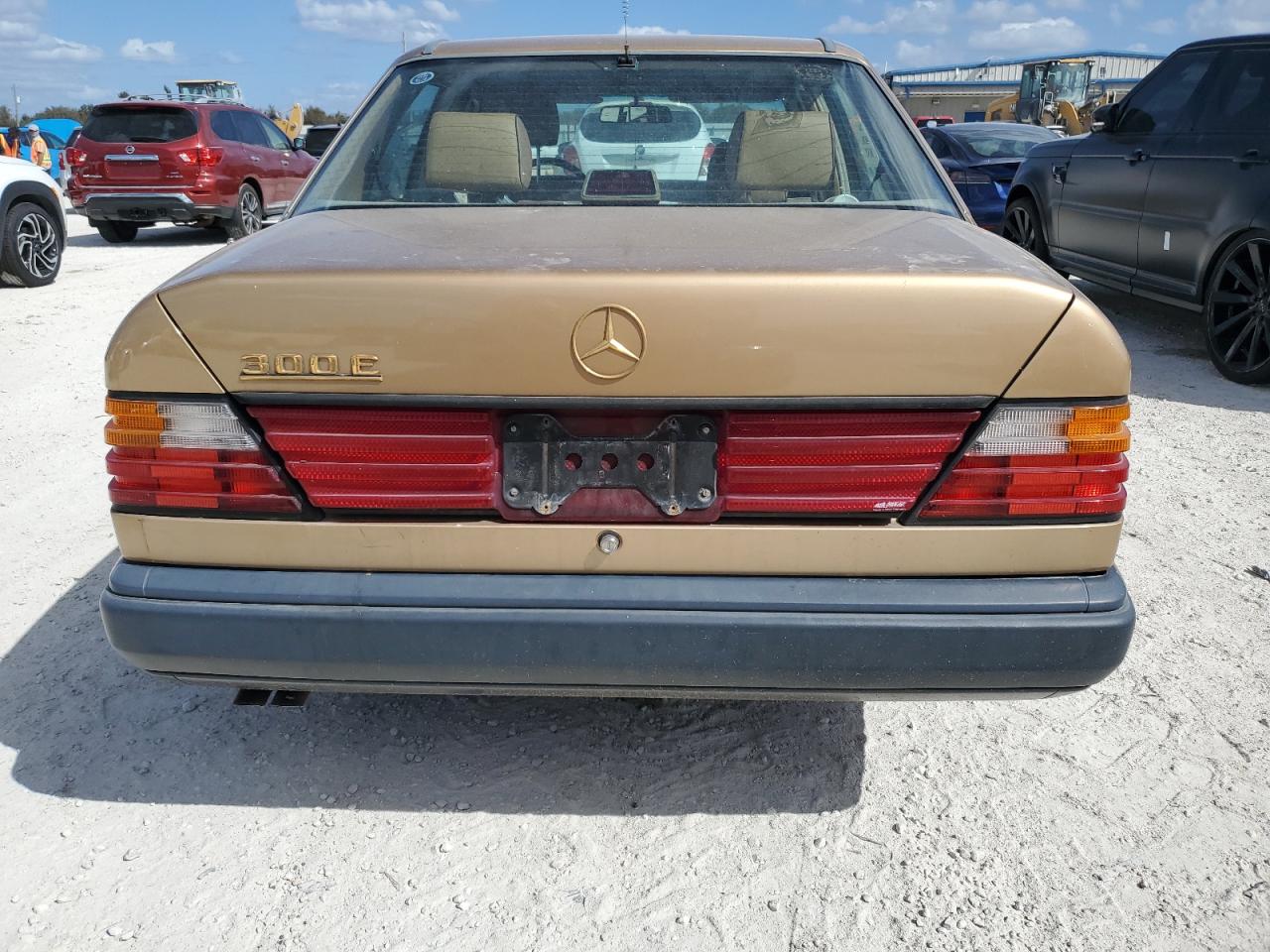 1986 Mercedes-Benz 300 E VIN: WDBEA30D5GA296062 Lot: 77434624