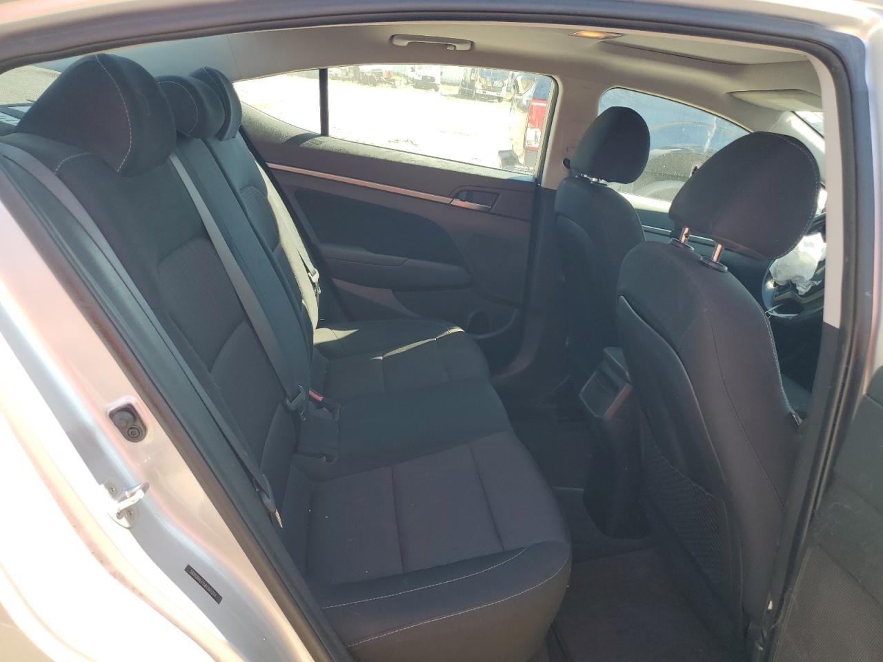 2018 Hyundai Elantra - Image 11